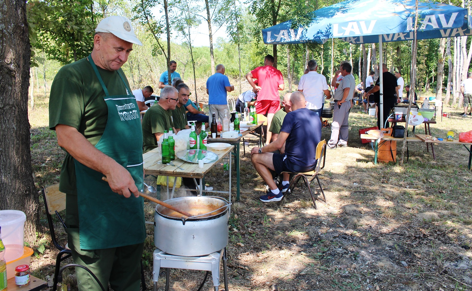 Takmičenje kulinara: Miris kotlića punih slasti širio se Lijevčem (FOTO)