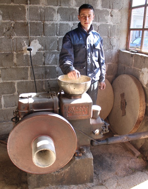 U mlin dolaze njihove komšije