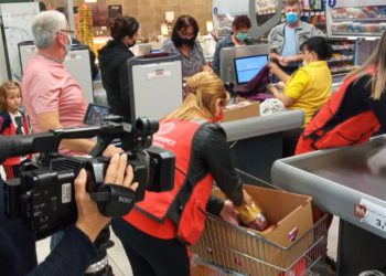 Potrošačka korpa za porodicu Grahovac (Foto: RTRS)