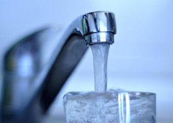 Voda, česma, čaša