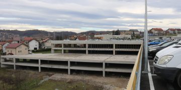 Parking, garaža, UKC,